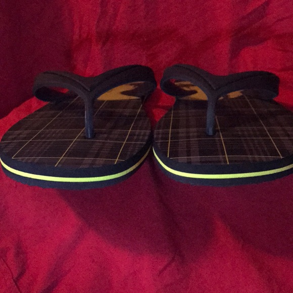 Mens Plaid Skull Flip Flops - Picture 6 of 7