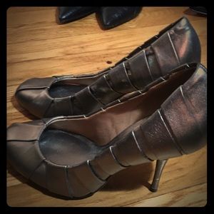 BCBG Generation Golden hue heels