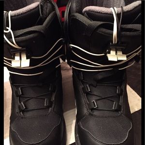 sims omen snowboard boots