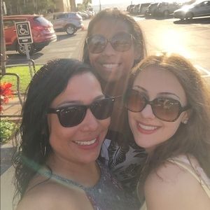 Meet your Posher, Danielle