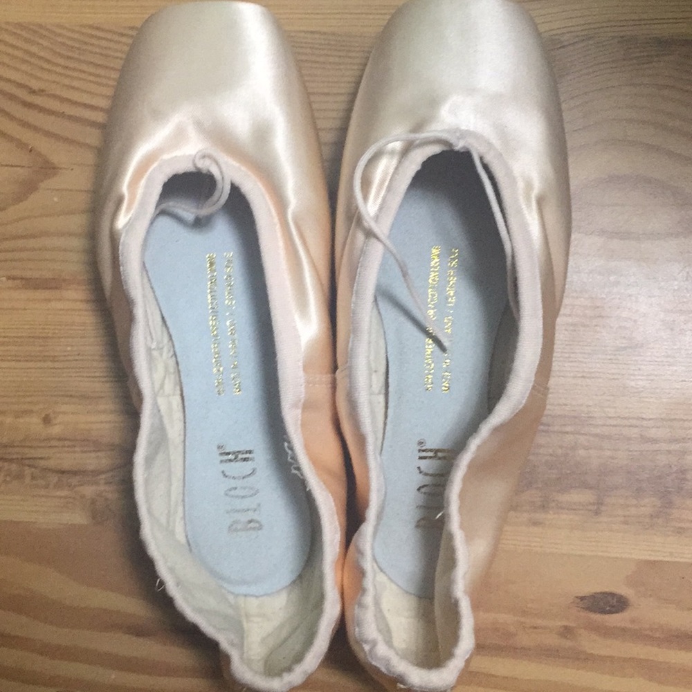 Bloch pointe shoes