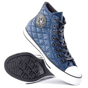 ✨Converse All Star Hightop Quilted Navy Sneakers✨
