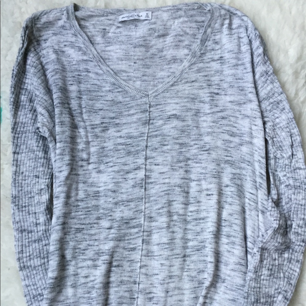 Abercrombie & Fitch Gray Sweater 🌫