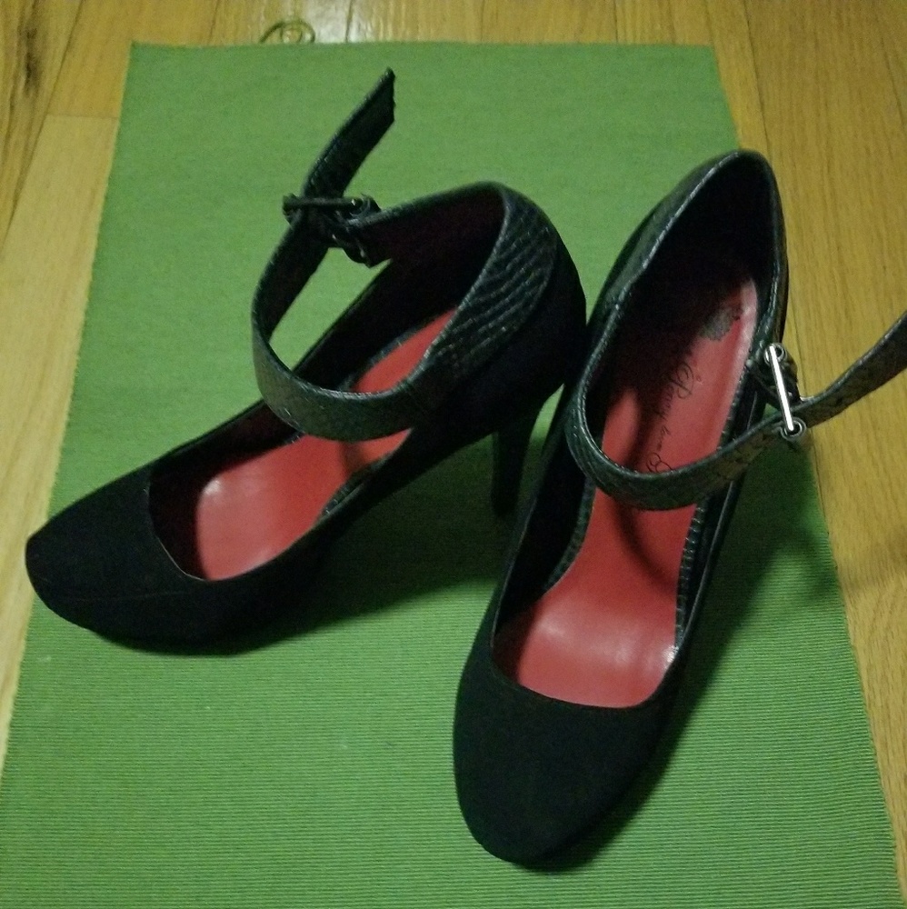 High heels shoes