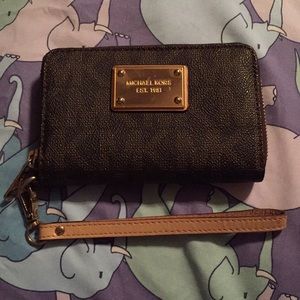 Michale KORS wristlet