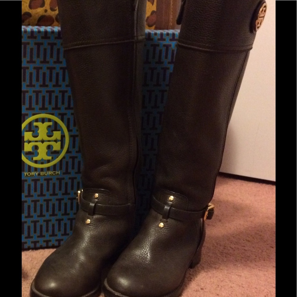 🎁🎉 SOLD! 🎉🎁 Tory Burch Boots