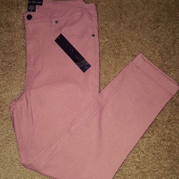 New🔥***STRETCH JEANS_NEW WITH TAG. - Picture 1 of 3