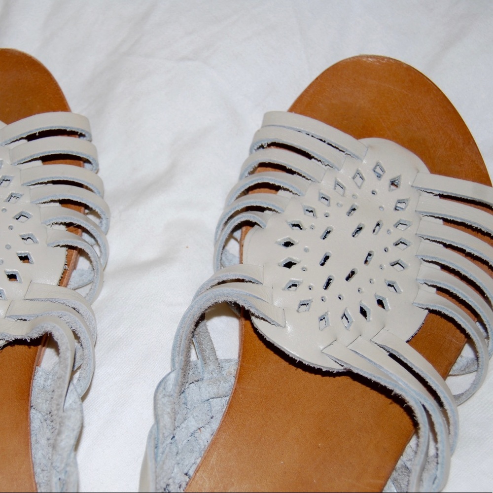 CUTE CREAM SANDALS
