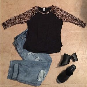 Black and Leopard baseball Tee