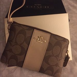 Coach Corner Zip Wristlet Khaki - Platinum