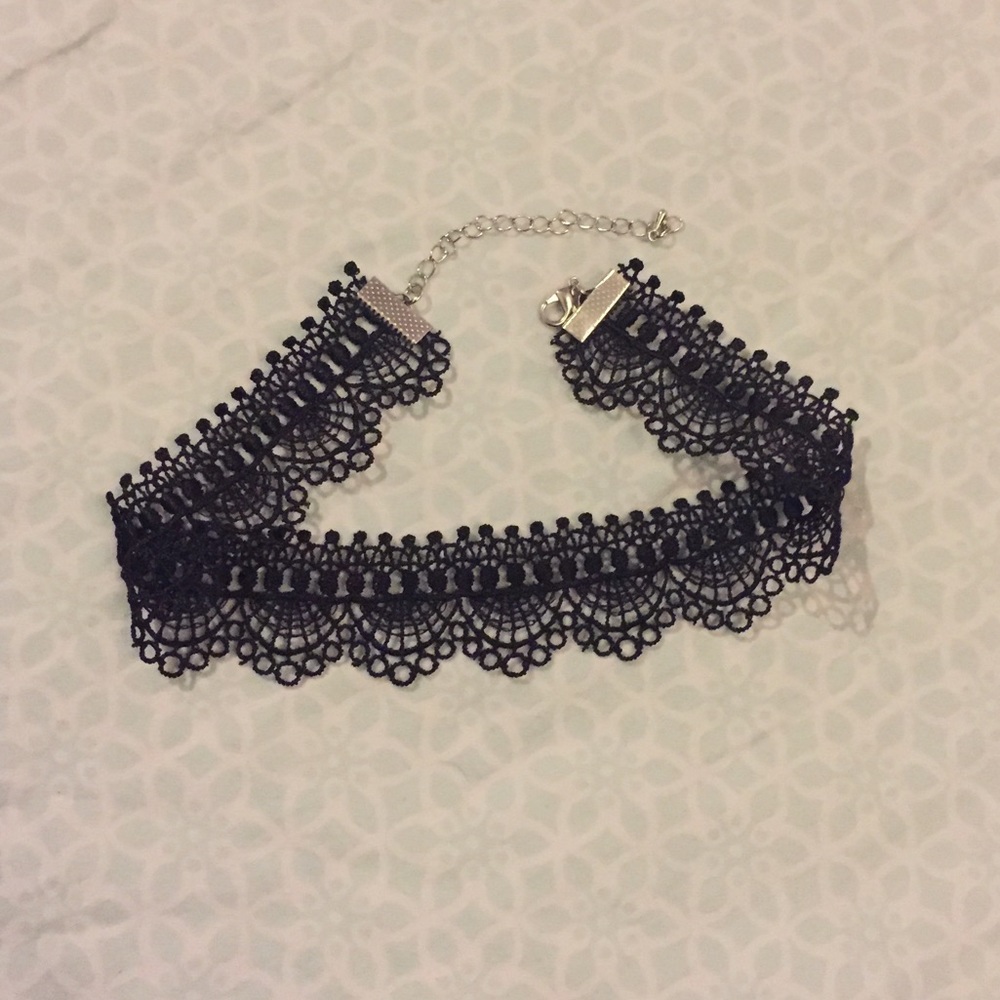 Lace choker
