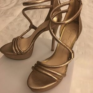 Sexy Jessica Simpson stilettos 😍