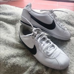 Classic - Nike Cortez - Women's