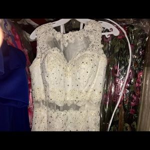 Whit dress