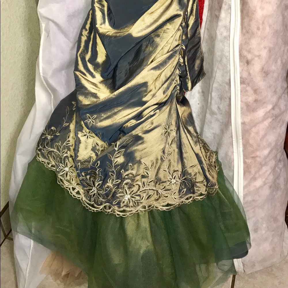 Dress - Picture 3 of 3