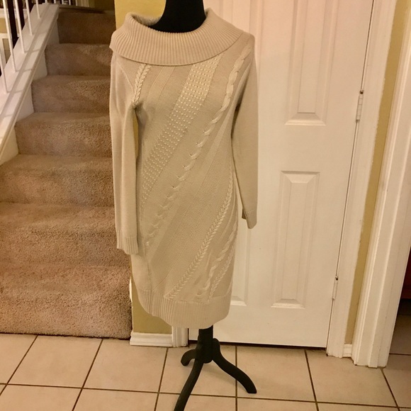 LOVELY SWEATER DRESS - Picture 1 of 3