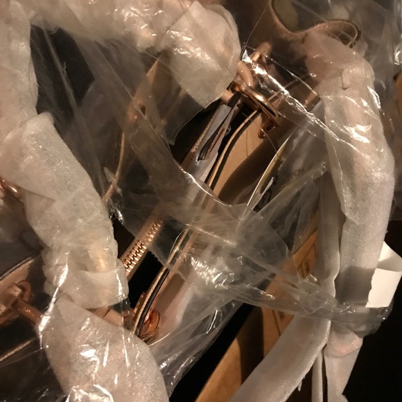 ๐Host pick๐Micheal Kors Cynthia medium satchel - Picture 6 of 7