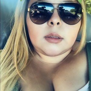 Meet your Posher, Iris