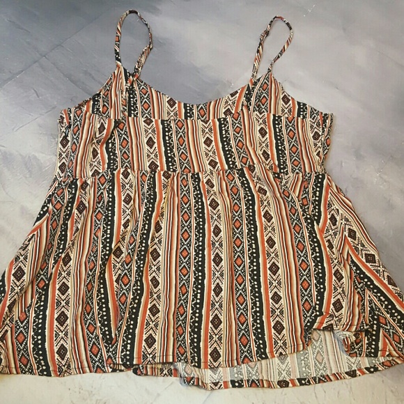 Cropped Pattern Tank Top - Picture 3 of 4