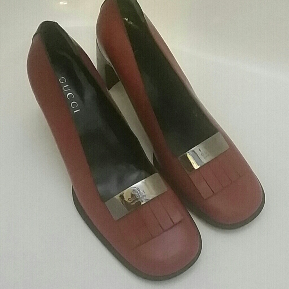 GUCCI Red Leather Heeled Loafer With Kiltie & Logo