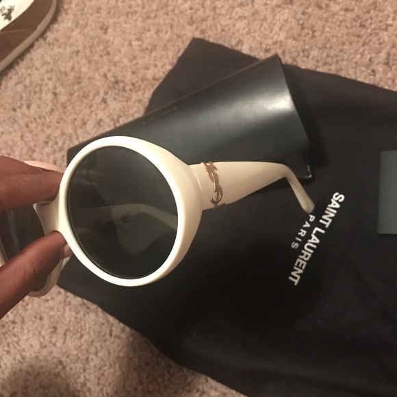 100% authentic Yves Saint Laurent shades brand new - Picture 3 of 6