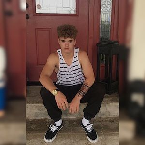 Meet your Posher, Logan