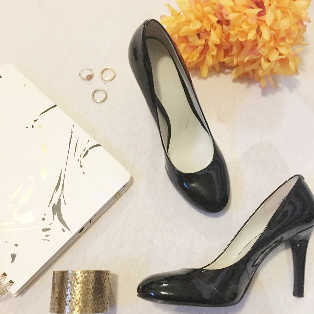 Nine West black patent "Caress" pumps