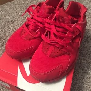 ❤️NIKE RED HUARACHE GS RUN ❤️
