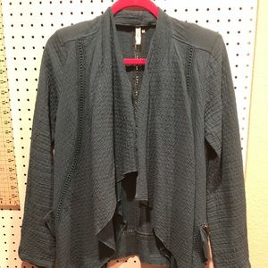 Adorable long sleeve blue top! Unique!