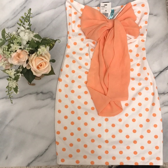 Rhapsody Tops - 🍑Rhapsody polka dot tank in Peaches Size small🍑