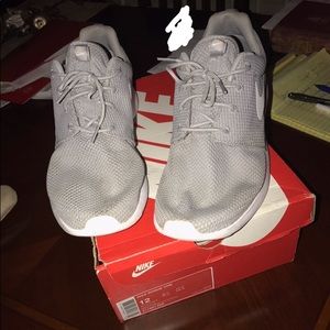 Nike Roshe Run Size 12