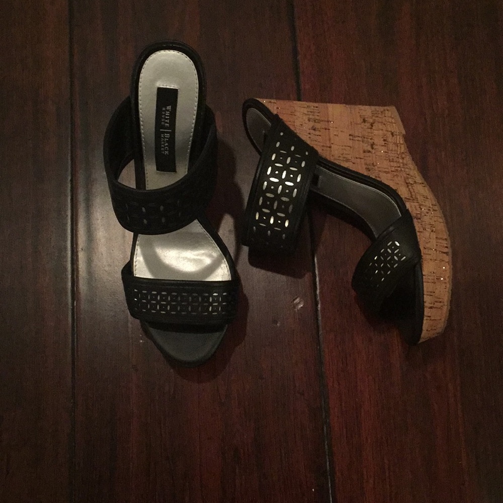 woman's wedge sandal,