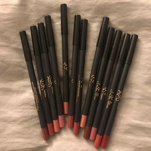 Kylie cosmetics 22 lip pencil