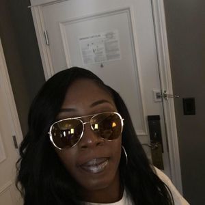 Meet your Posher, Myeisha