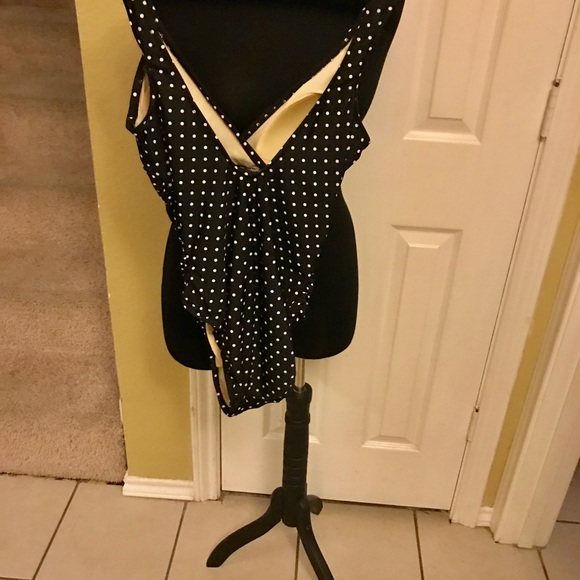 Stunning one piece trimshaper swimming suite - Picture 2 of 4