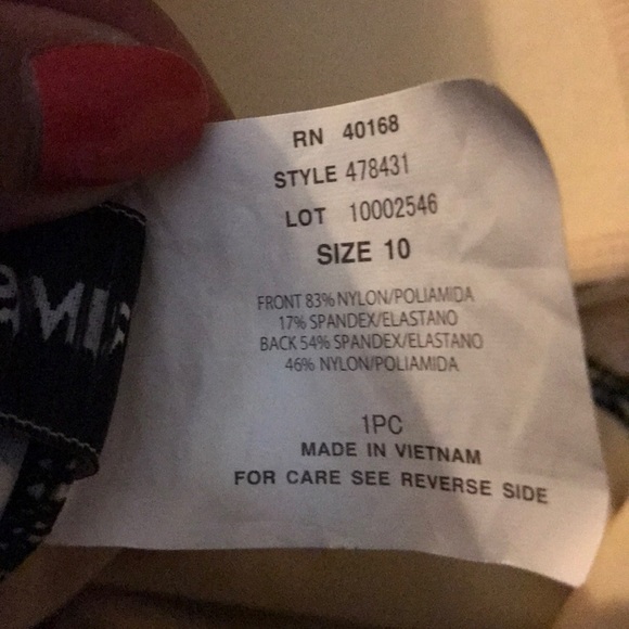 Stunning one piece trimshaper swimming suite - Picture 3 of 4