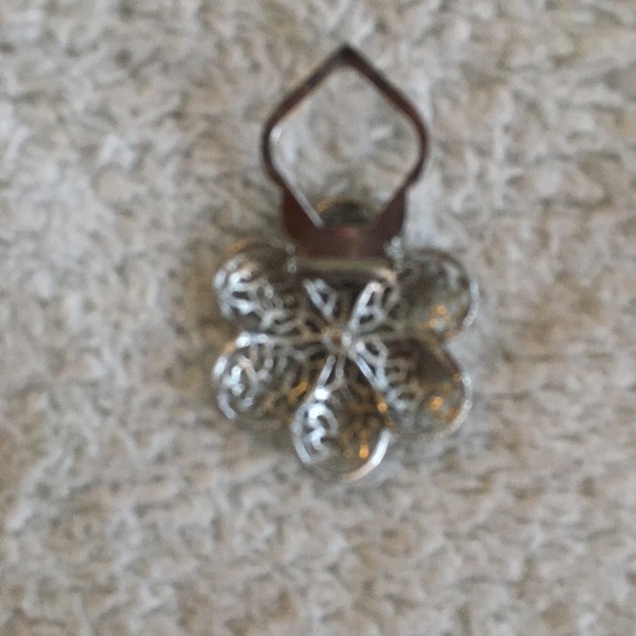 Vintage clip on silver lattice broach. - Picture 3 of 4