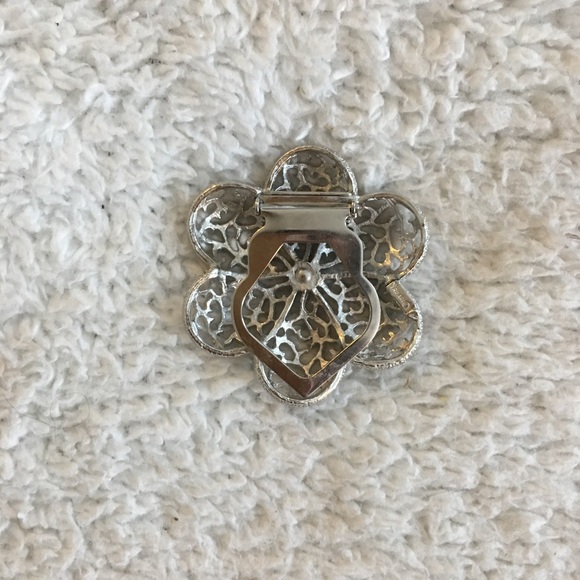 Vintage clip on silver lattice broach. - Picture 4 of 4