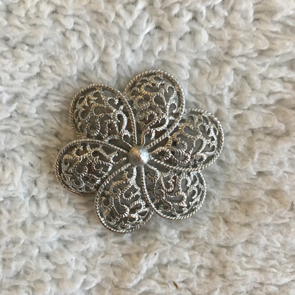 Vintage clip on silver lattice broach. - Picture 2 of 4