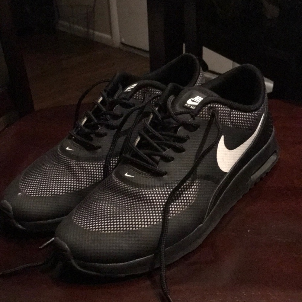 NIKE AIR MAX THEAS