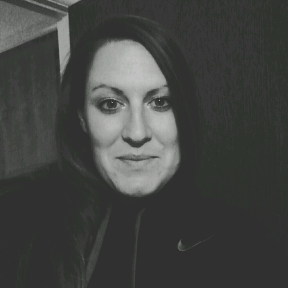 Meet your Posher, Stacie - Picture 1 of 1