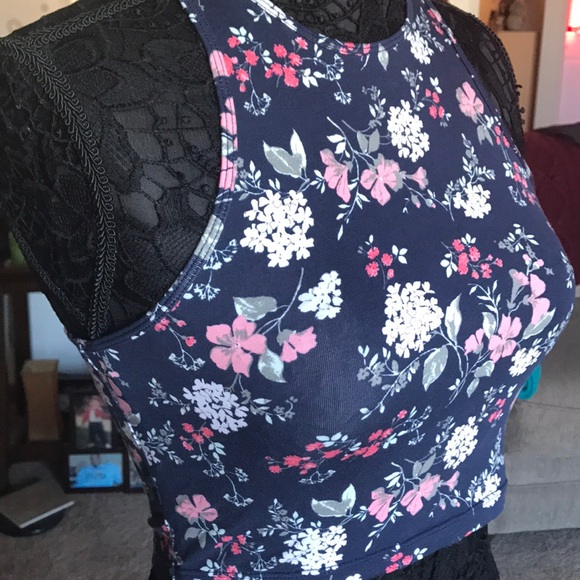 NAVY BLUE FLORAL CROP TOP TANK TOP - Picture 2 of 4