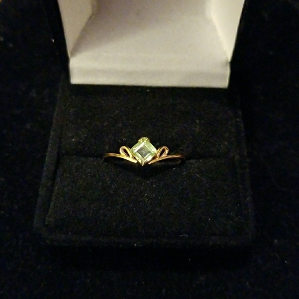 18kt YG and Peridot Ring, Size 5.5!