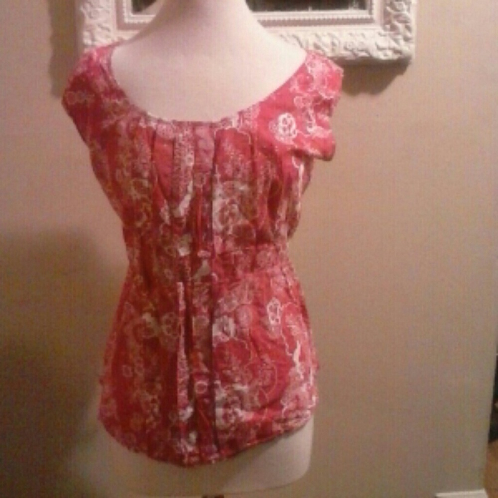 Dainty pink and white top