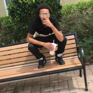 Meet your Posher, Julio