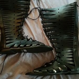 To the knee gladiators