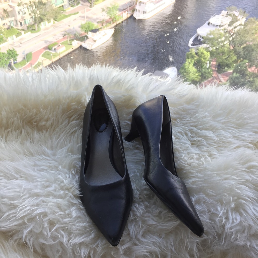TROTTERS Kitten Heels