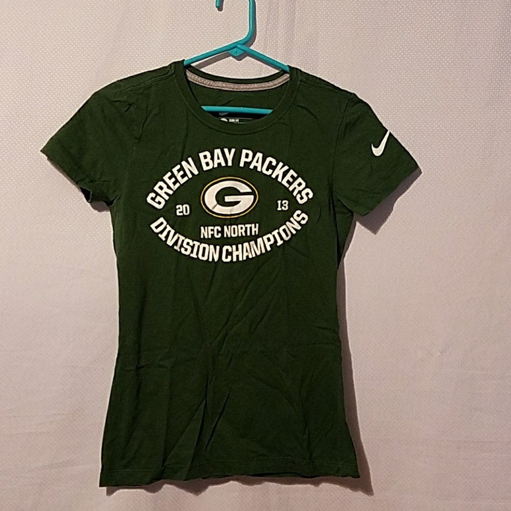 Nike green bay packers slim fit top.