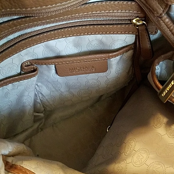 Michael Kors Large Crossbody - Picture 5 of 6