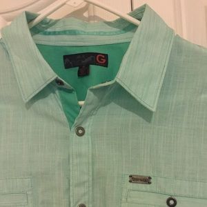 🍏Awesome Light green Guess shirt 👍✌️
